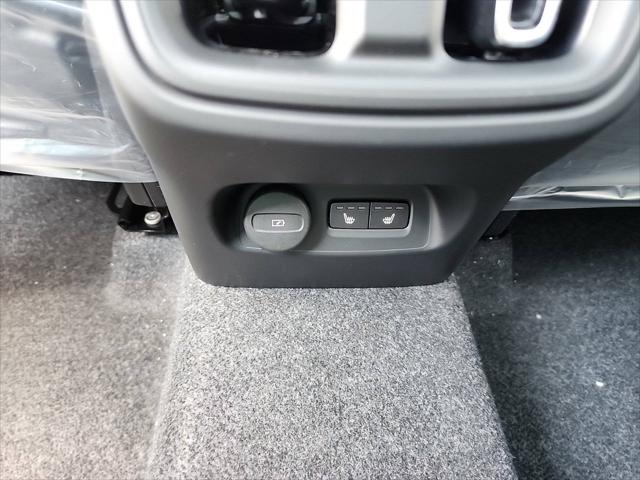 2025 Volvo XC40 B5 Ultra Dark Theme