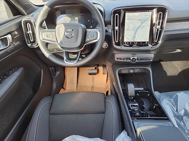 2025 Volvo XC40 B5 Ultra Dark Theme