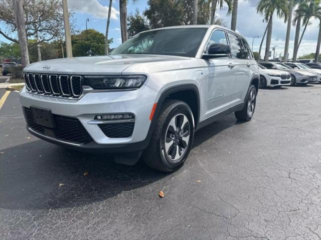 2023 Jeep Grand Cherokee Base