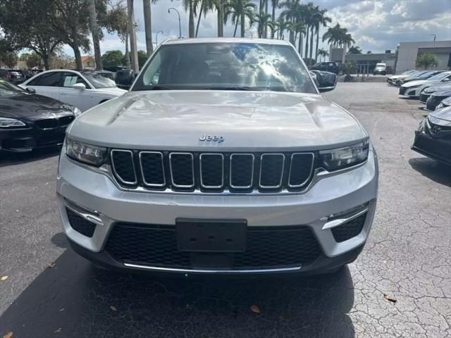 2023 Jeep Grand Cherokee Base