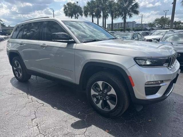 2023 Jeep Grand Cherokee Base