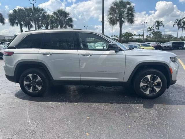 2023 Jeep Grand Cherokee Base