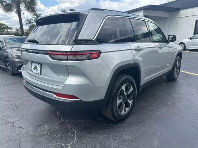 2023 Jeep Grand Cherokee Base