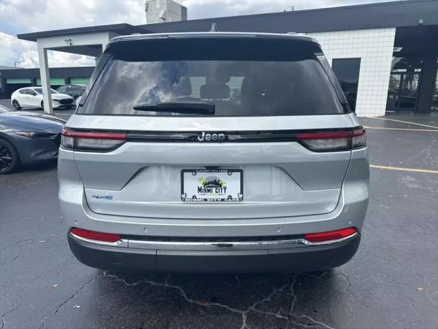 2023 Jeep Grand Cherokee Base