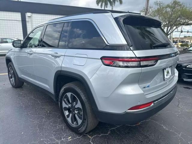 2023 Jeep Grand Cherokee Base