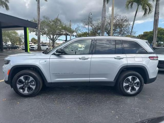 2023 Jeep Grand Cherokee Base