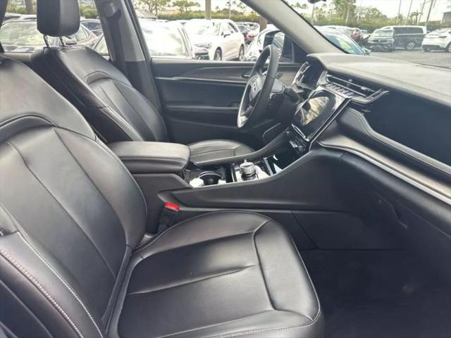 2023 Jeep Grand Cherokee Base