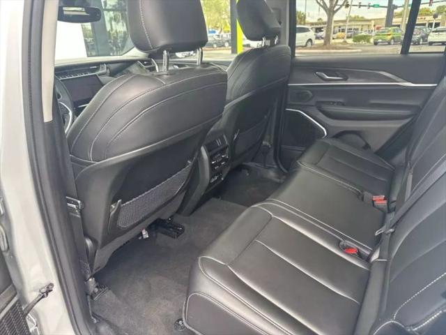 2023 Jeep Grand Cherokee Base