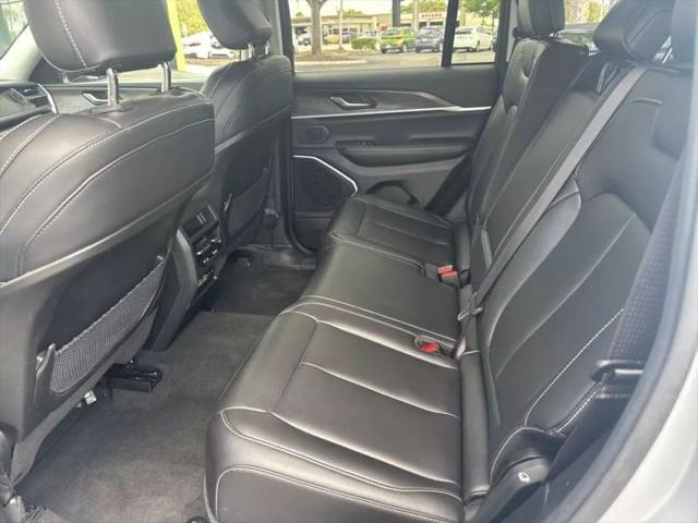 2023 Jeep Grand Cherokee Base