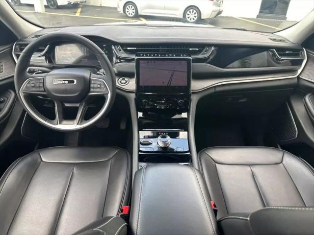 2023 Jeep Grand Cherokee Base