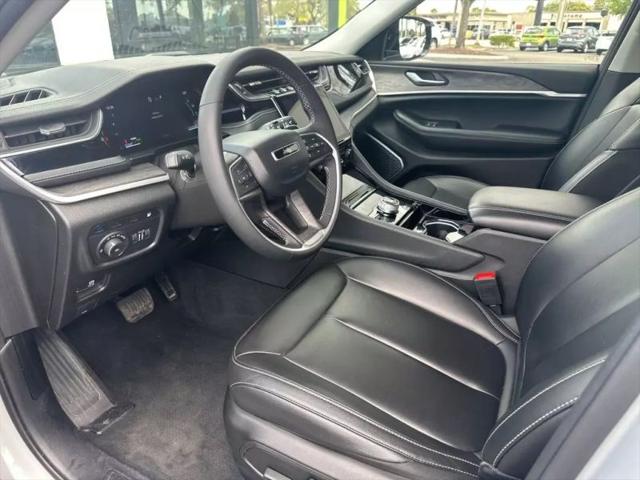 2023 Jeep Grand Cherokee Base