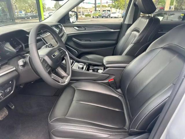 2023 Jeep Grand Cherokee Base