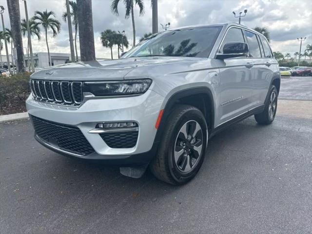2023 Jeep Grand Cherokee Base