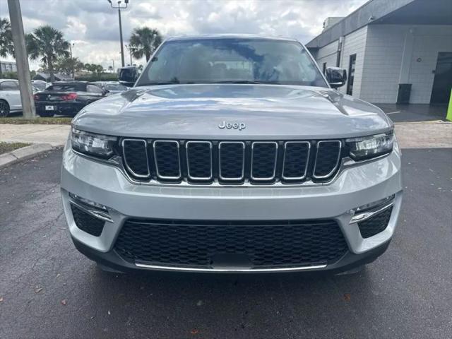2023 Jeep Grand Cherokee Base