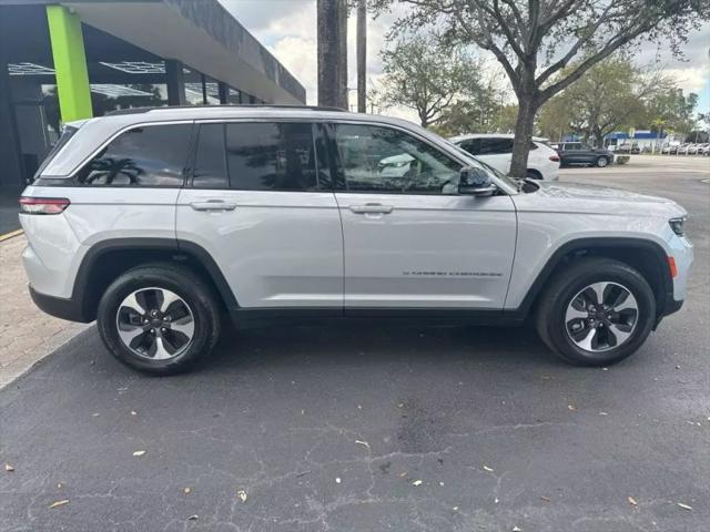 2023 Jeep Grand Cherokee Base