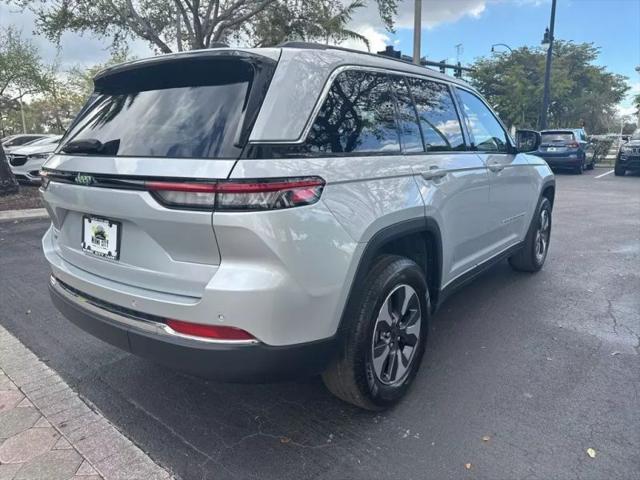 2023 Jeep Grand Cherokee Base
