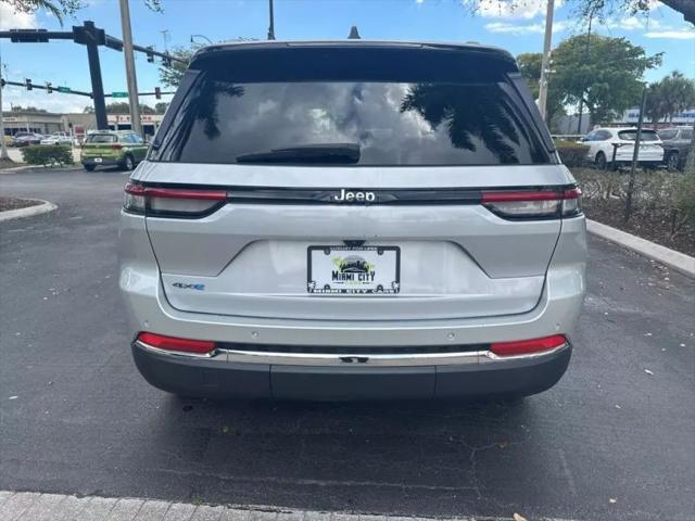 2023 Jeep Grand Cherokee Base