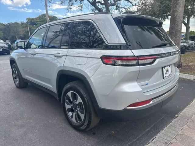 2023 Jeep Grand Cherokee Base