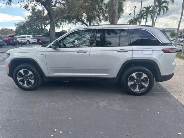 2023 Jeep Grand Cherokee Base