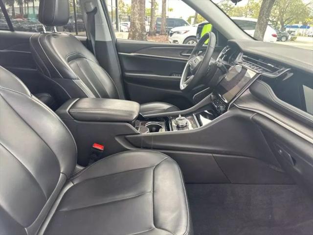 2023 Jeep Grand Cherokee Base