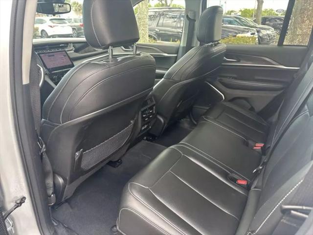 2023 Jeep Grand Cherokee Base