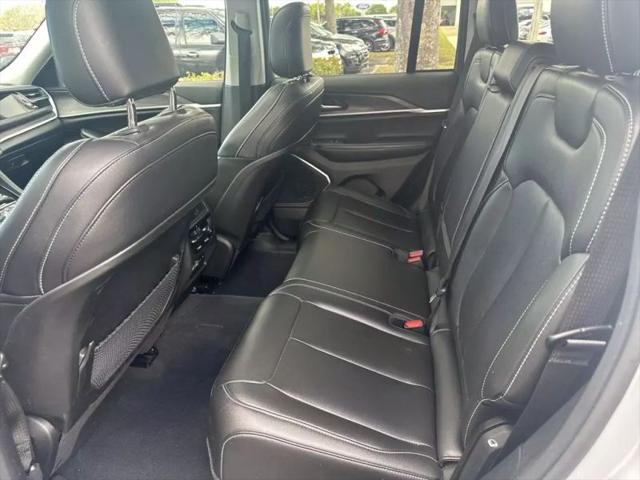 2023 Jeep Grand Cherokee Base