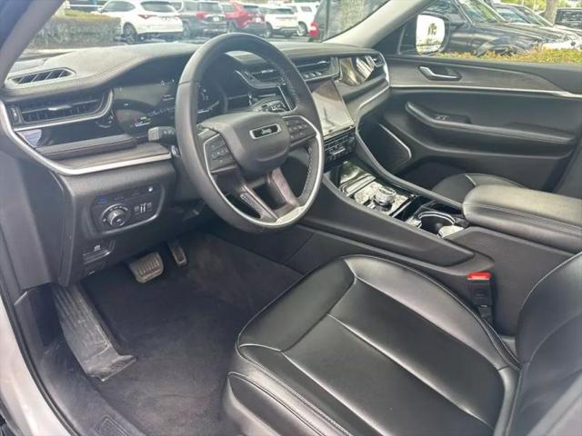 2023 Jeep Grand Cherokee Base