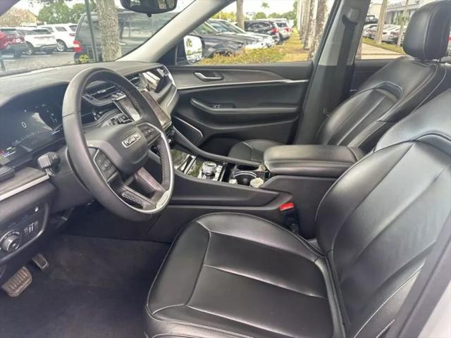 2023 Jeep Grand Cherokee Base