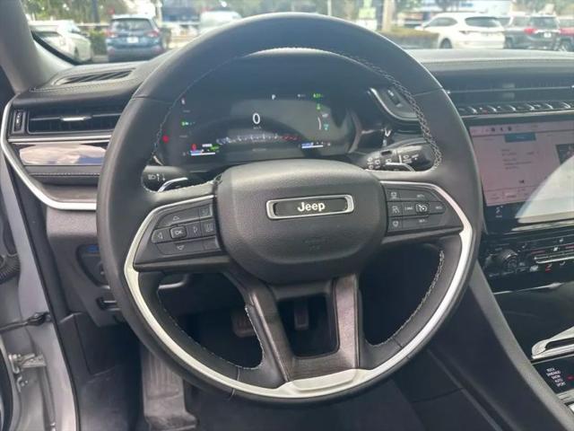 2023 Jeep Grand Cherokee Base