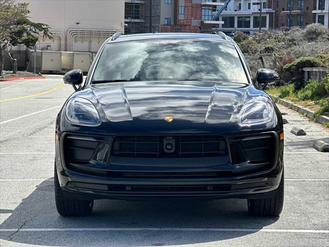 2025 Porsche Macan Unknown