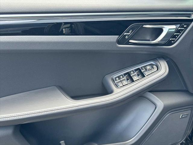 2025 Porsche Macan Unknown