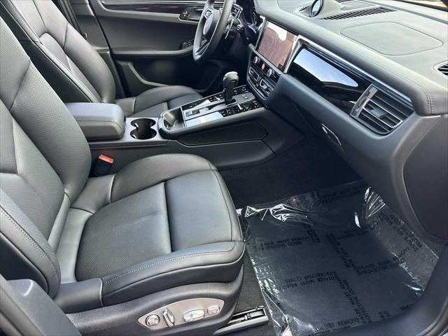 2025 Porsche Macan Unknown