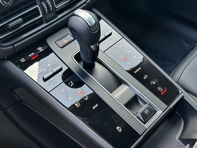 2025 Porsche Macan Unknown