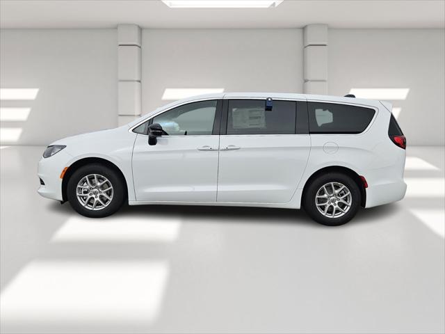 2025 Chrysler Voyager VOYAGER LX