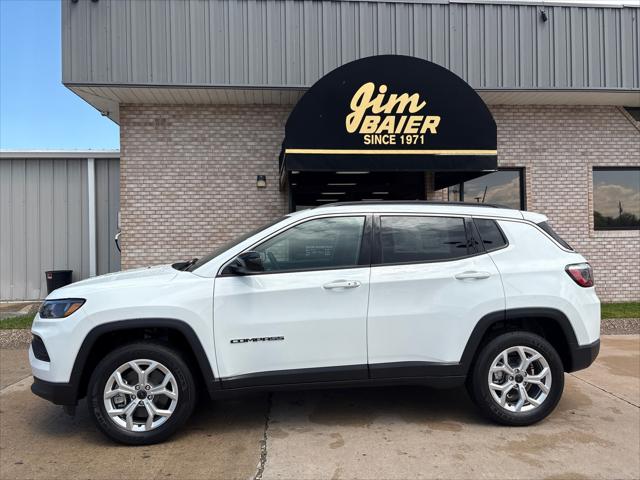 2025 Jeep Compass COMPASS LATITUDE 4X4