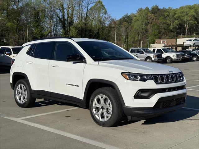 2025 Jeep Compass COMPASS LATITUDE 4X4