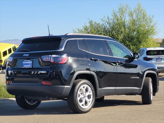 2025 Jeep Compass COMPASS LATITUDE 4X4