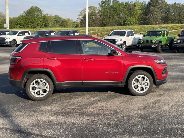 2025 Jeep Compass COMPASS LATITUDE 4X4