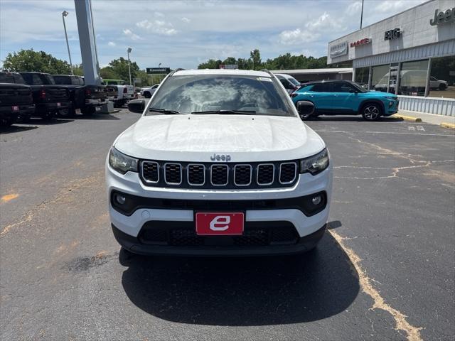2025 Jeep Compass COMPASS LATITUDE 4X4