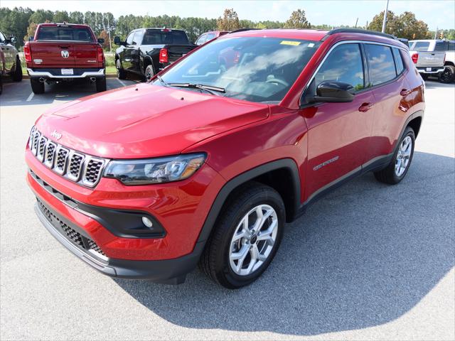 2025 Jeep Compass COMPASS LATITUDE 4X4