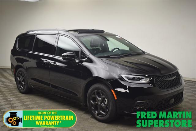 2025 Chrysler Pacifica Hybrid PACIFICA PLUG-IN HYBRID S APPEARANCE
