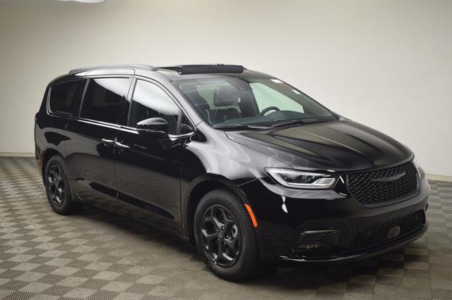 2025 Chrysler Pacifica Hybrid PACIFICA PLUG-IN HYBRID S APPEARANCE