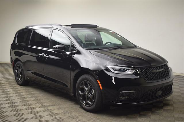 2025 Chrysler Pacifica Hybrid PACIFICA PLUG-IN HYBRID S APPEARANCE