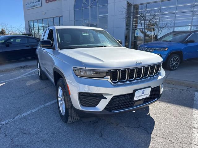 2025 Jeep Grand Cherokee GRAND CHEROKEE LAREDO X 4X4
