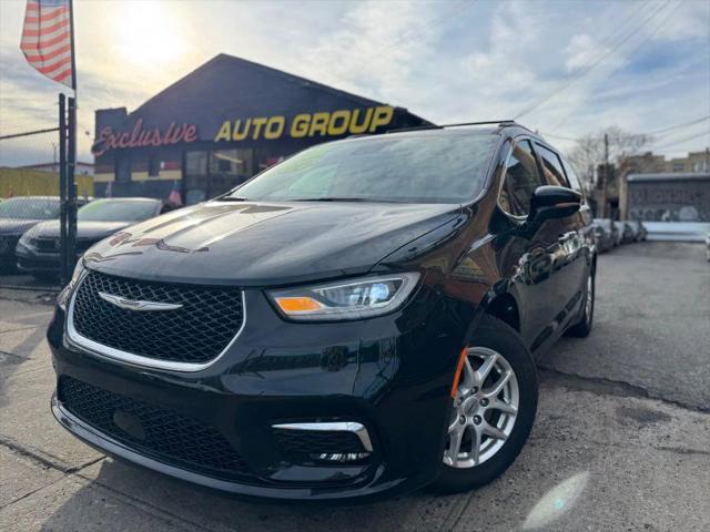 2022 Chrysler Pacifica Touring L for sale in Newark, NJ