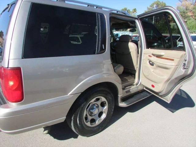 2000 Lincoln Navigator Base