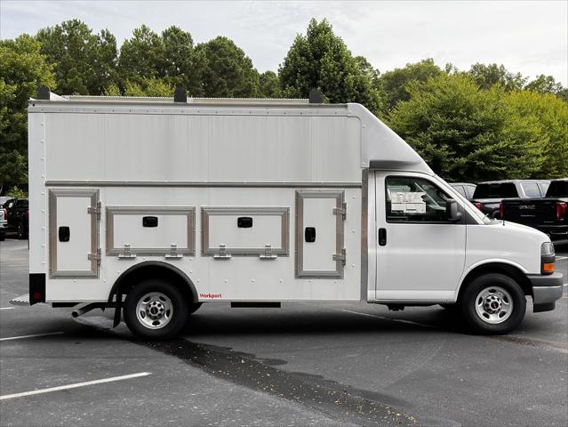 2025 GMC Savana Cutaway Work Van