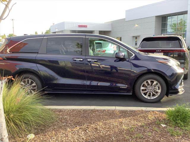2021 Toyota Sienna XLE