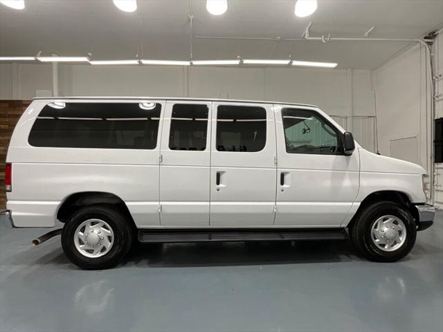 2014 Ford E-350 Super Duty XLT
