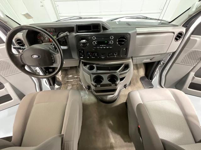 2014 Ford E-350 Super Duty XLT